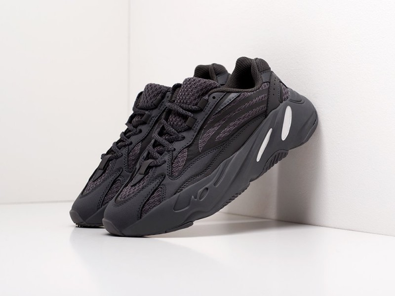 WMNS Adidas Yeezy Boost 700 v2