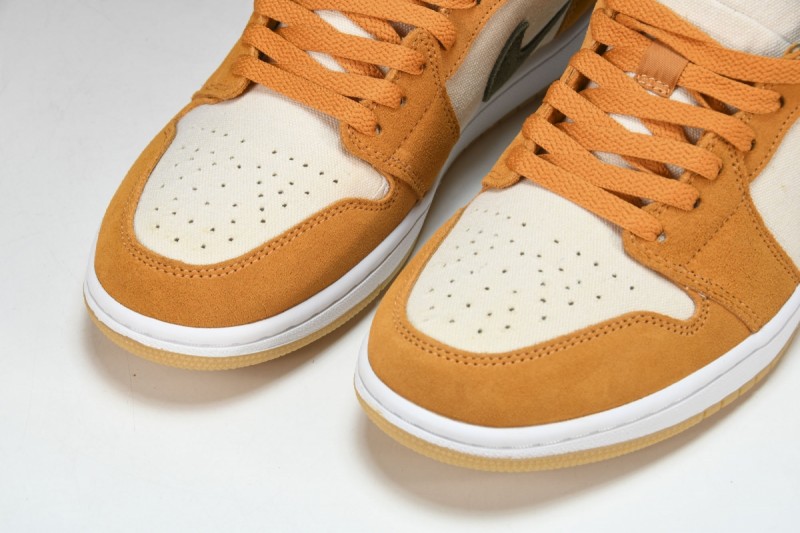 Jordan 1 Low SE Light Curry