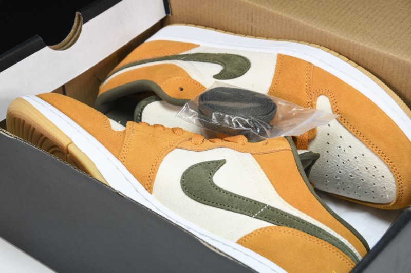 Jordan 1 Low SE Light Curry