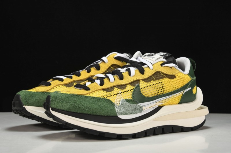 Nike Vaporwaffle sacai Tour Yellow Stadium Green