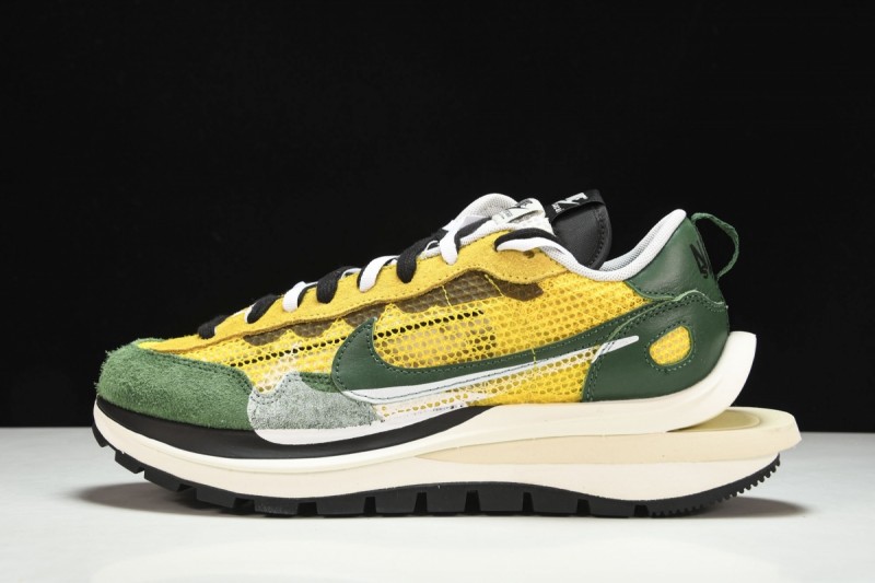 Nike Vaporwaffle sacai Tour Yellow Stadium Green