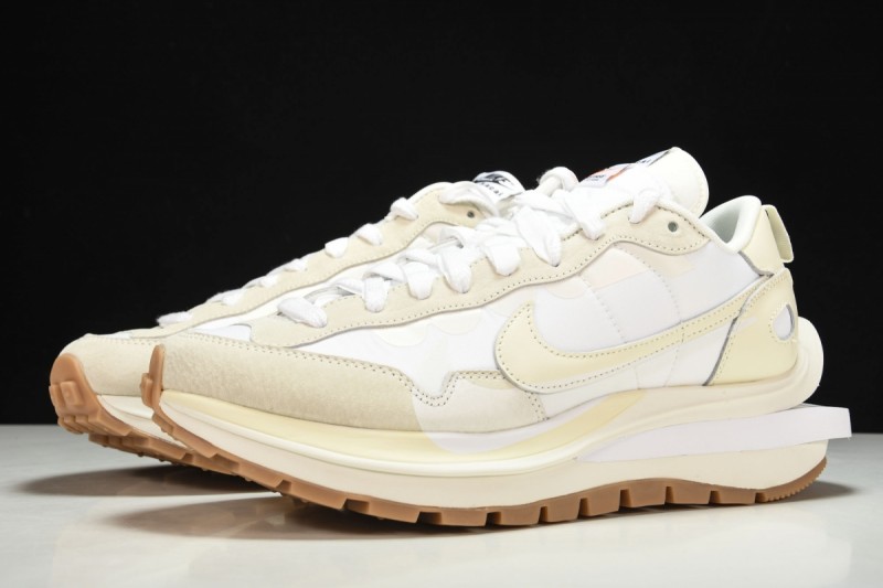 Nike Vaporwaffle Sacai Sail Gum