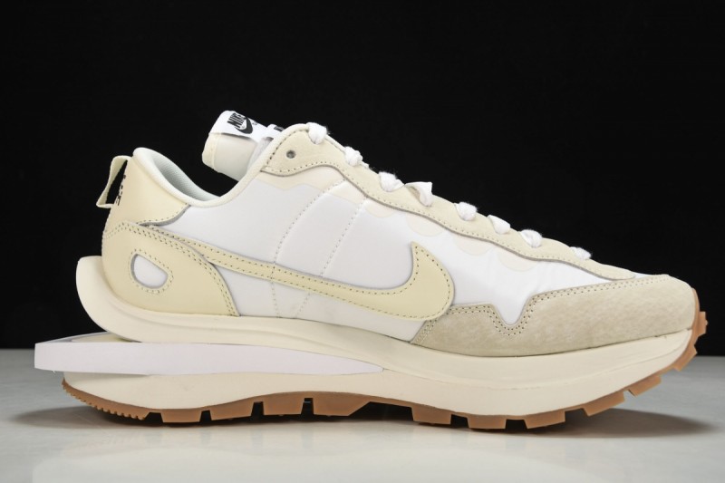 Nike Vaporwaffle Sacai Sail Gum