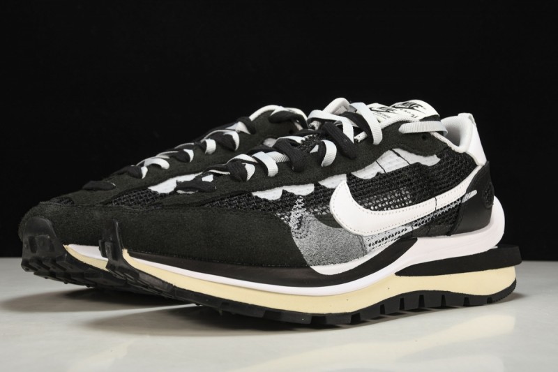 Nike Vaporwaffle sacai Black White