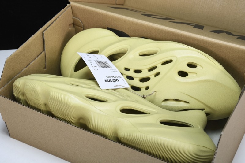 adidas Yeezy Foam RNNR Sulfur