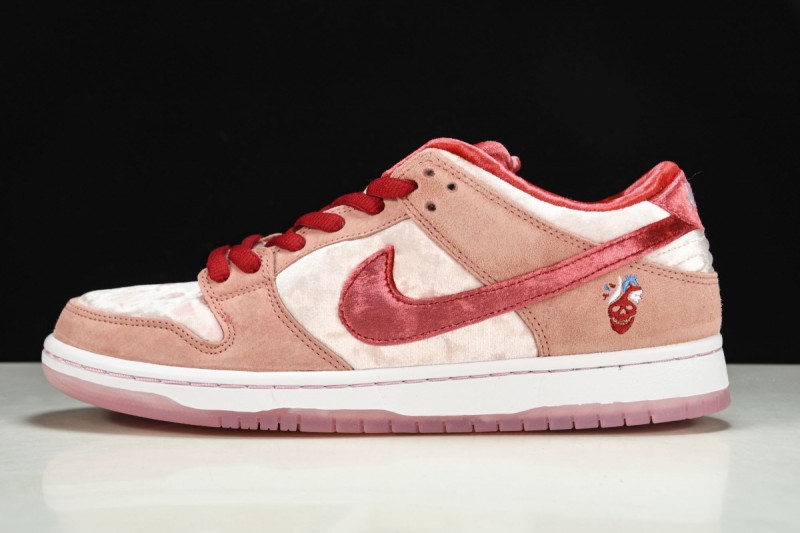 Nike SB Dunk Low StrangeLove Skateboards