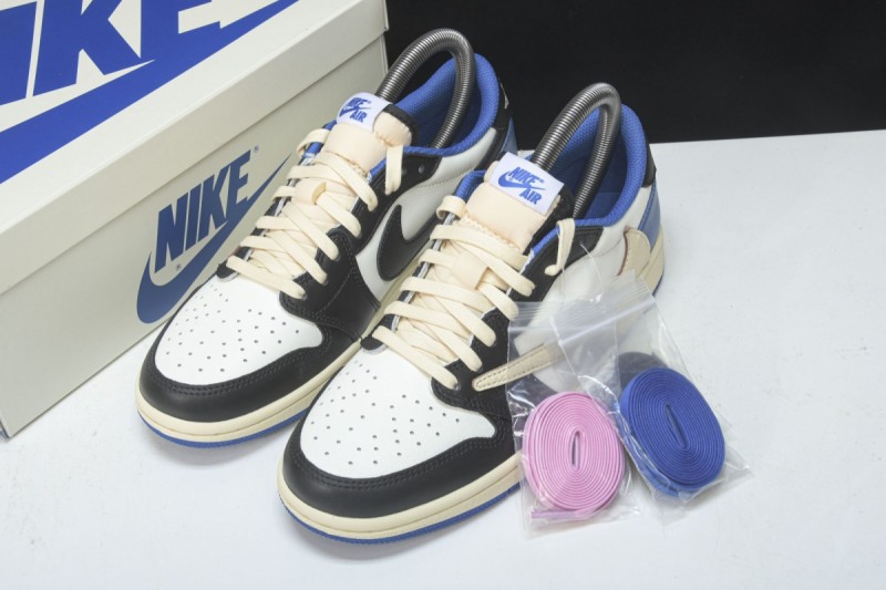 Jordan 1 Low fragment design x Travis Scott