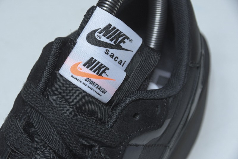 Nike Vaporwaffle Sacai Black Gum