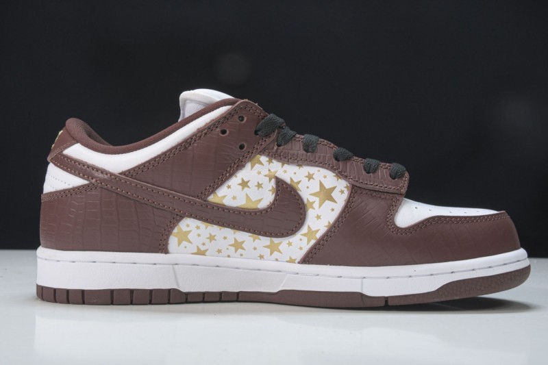 Nike SB Dunk Low Supreme Stars Barkroot Brown (2021)