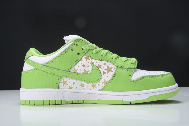 Nike SB Dunk Low Supreme Stars Mean Green (2021)