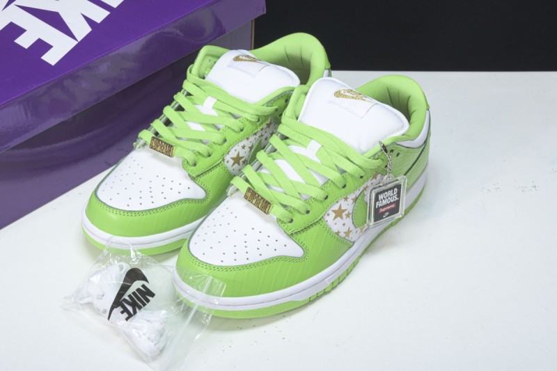 Nike SB Dunk Low Supreme Stars Mean Green (2021)