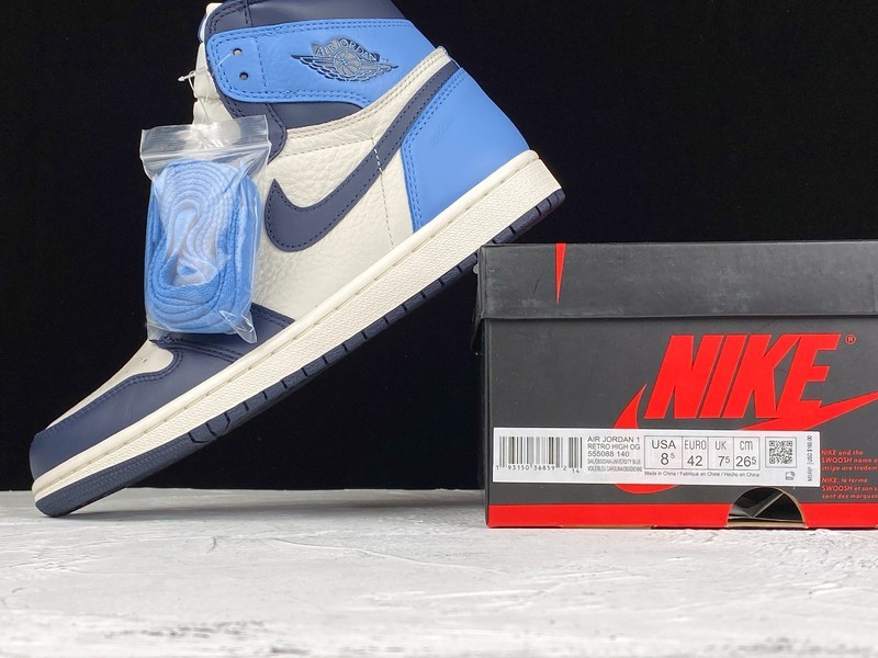 Jordan 1 Retro High Obsidian UNC