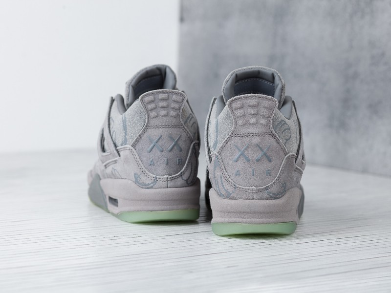 Air Jordan 4 x KAWS