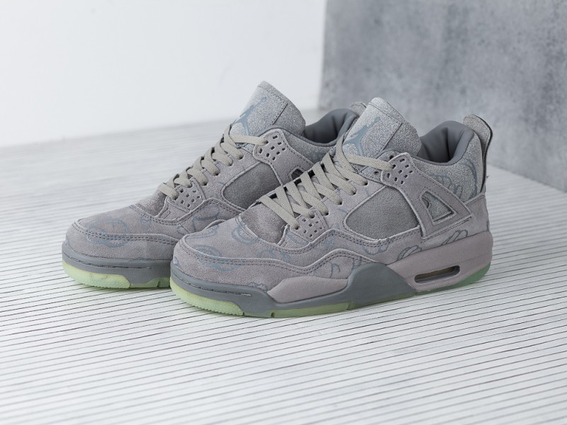 Air Jordan 4 x KAWS