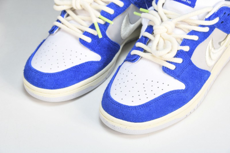 Nike SB Dunk Low Pro Fly Streetwear