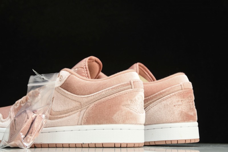 Air Jordan 1 Low SE Pink Velvet