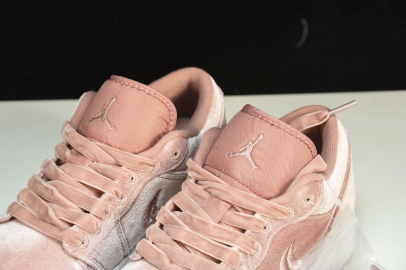 Air Jordan 1 Low SE Pink Velvet