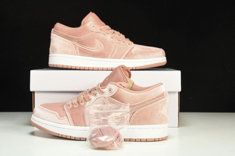 Air Jordan 1 Low SE Pink Velvet