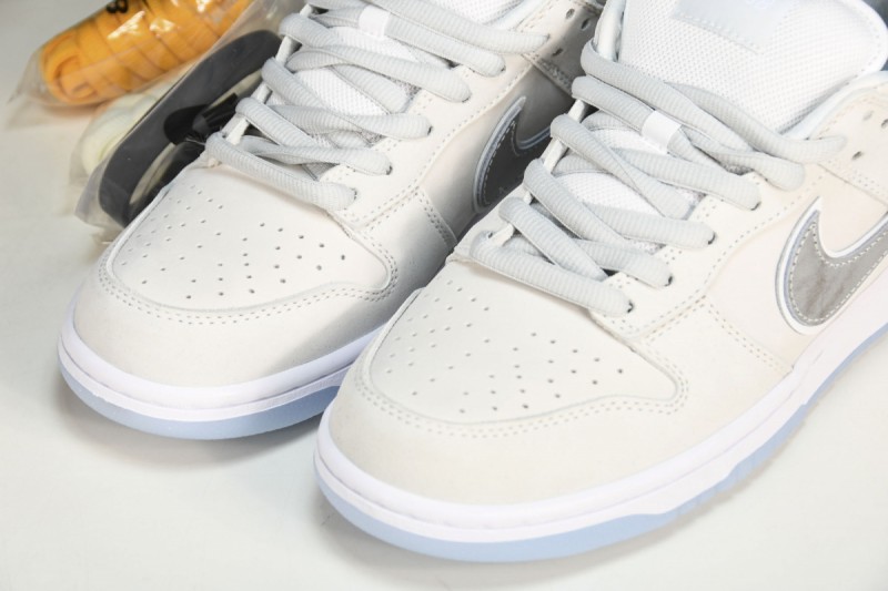 Nike SB Dunk Low White Lobster