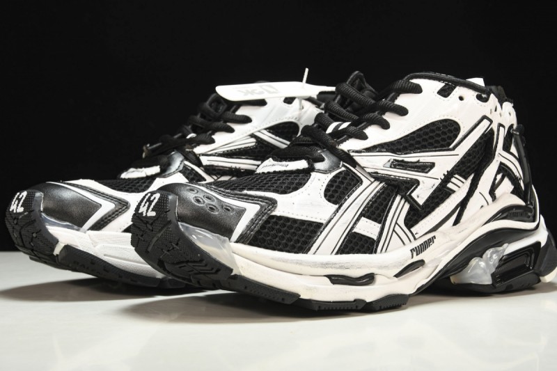 Balenciaga Runner Sneakers Black/White