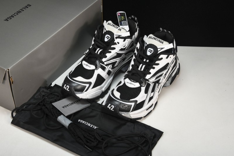 Balenciaga Runner Sneakers Black/White