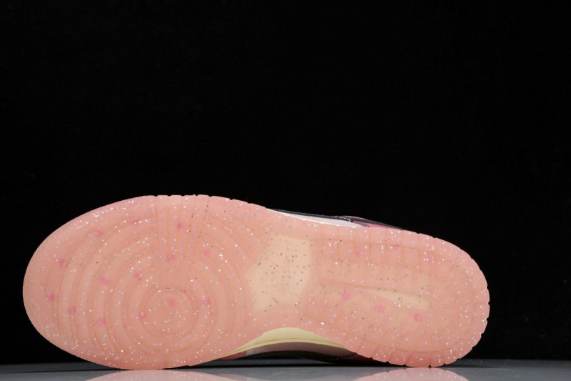 Nike Dunk Low LX Barbie