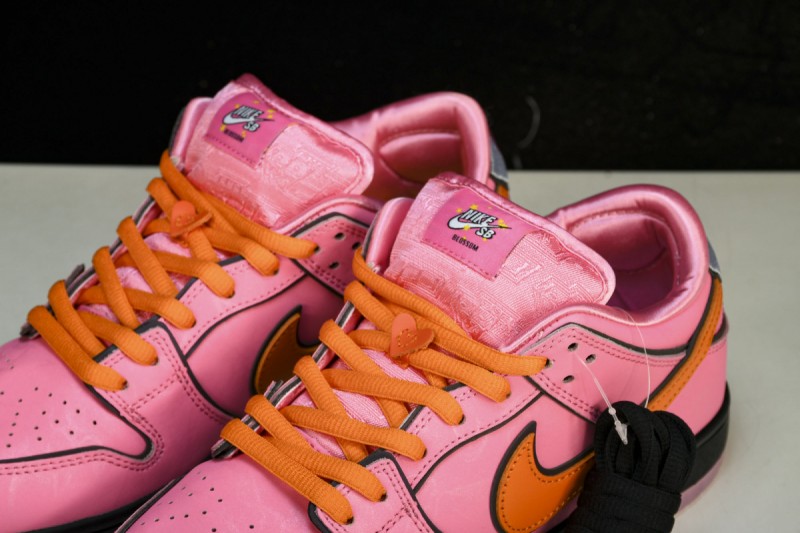 Nike SB Dunk Low x The Powerpuff Girls “Blossom”