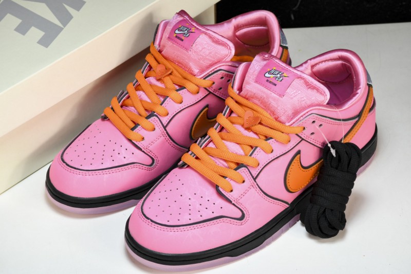 Nike SB Dunk Low x The Powerpuff Girls “Blossom”