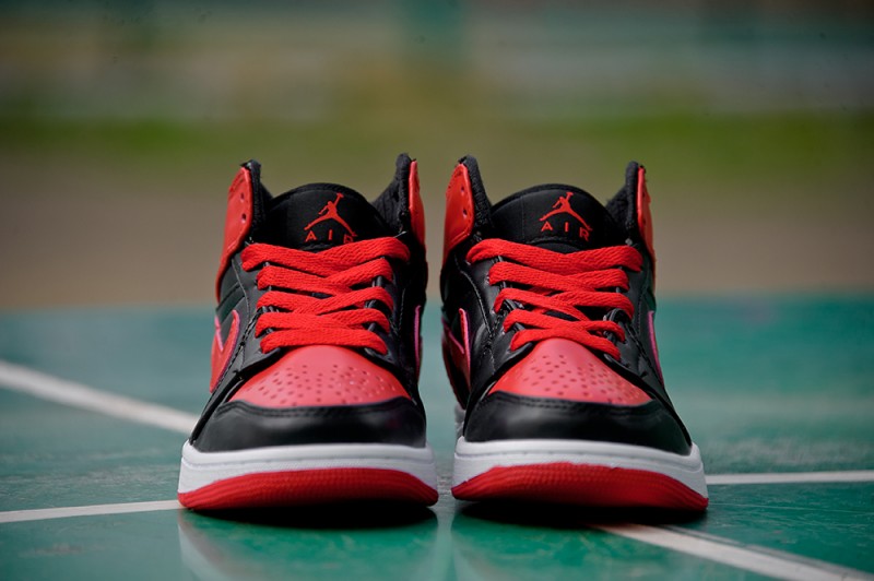 WMNS Nike Air Jordan 1 Black/Red